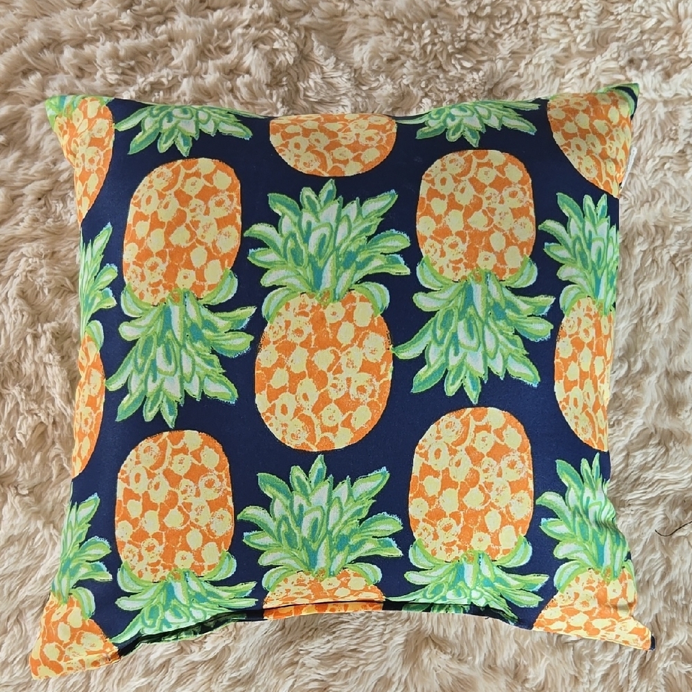 Tropical Pineapple Print Cushion Accent Pillow   🍍  💚   PRE OWNED